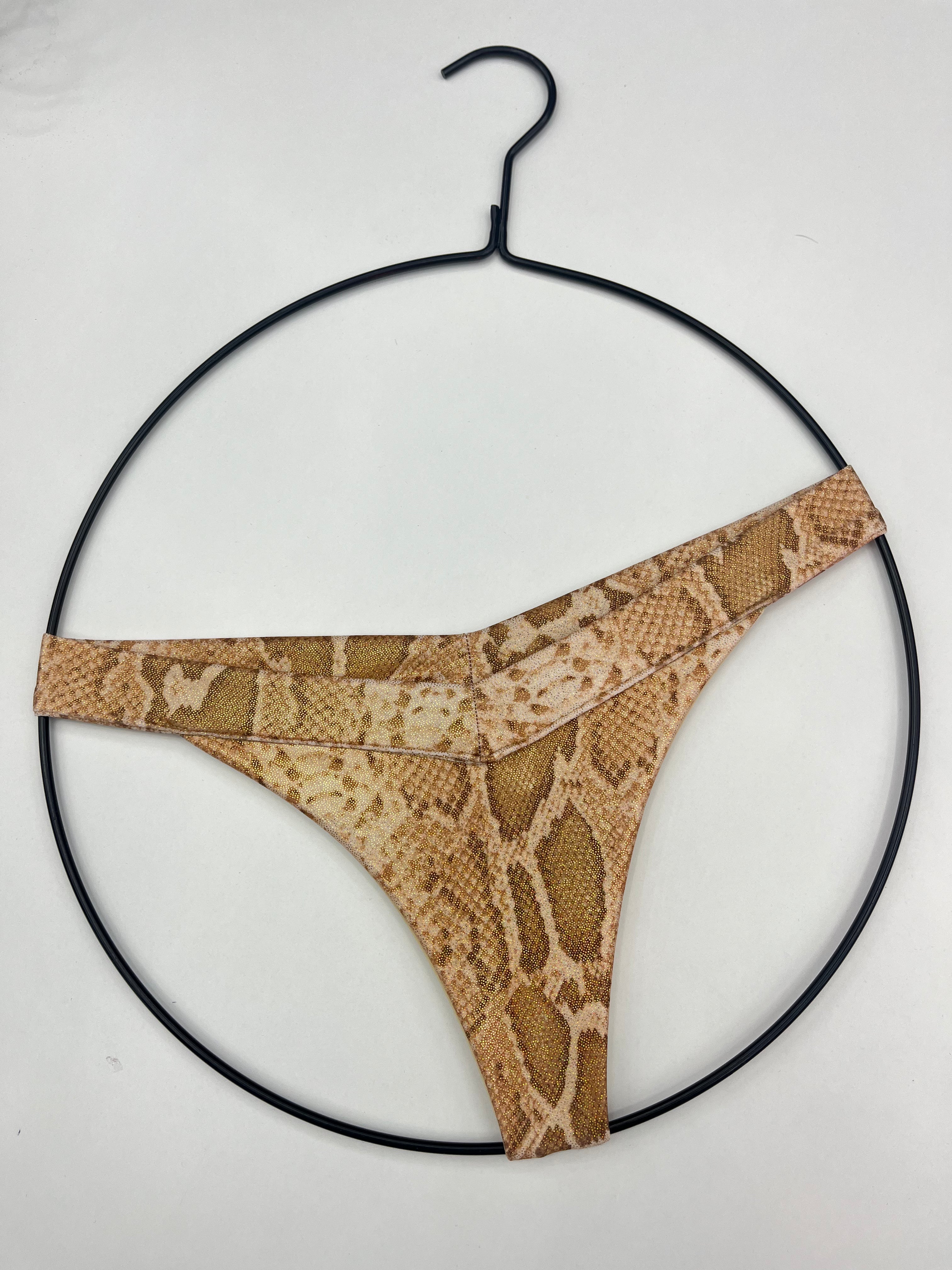 Hissy π Elliot // Bottom