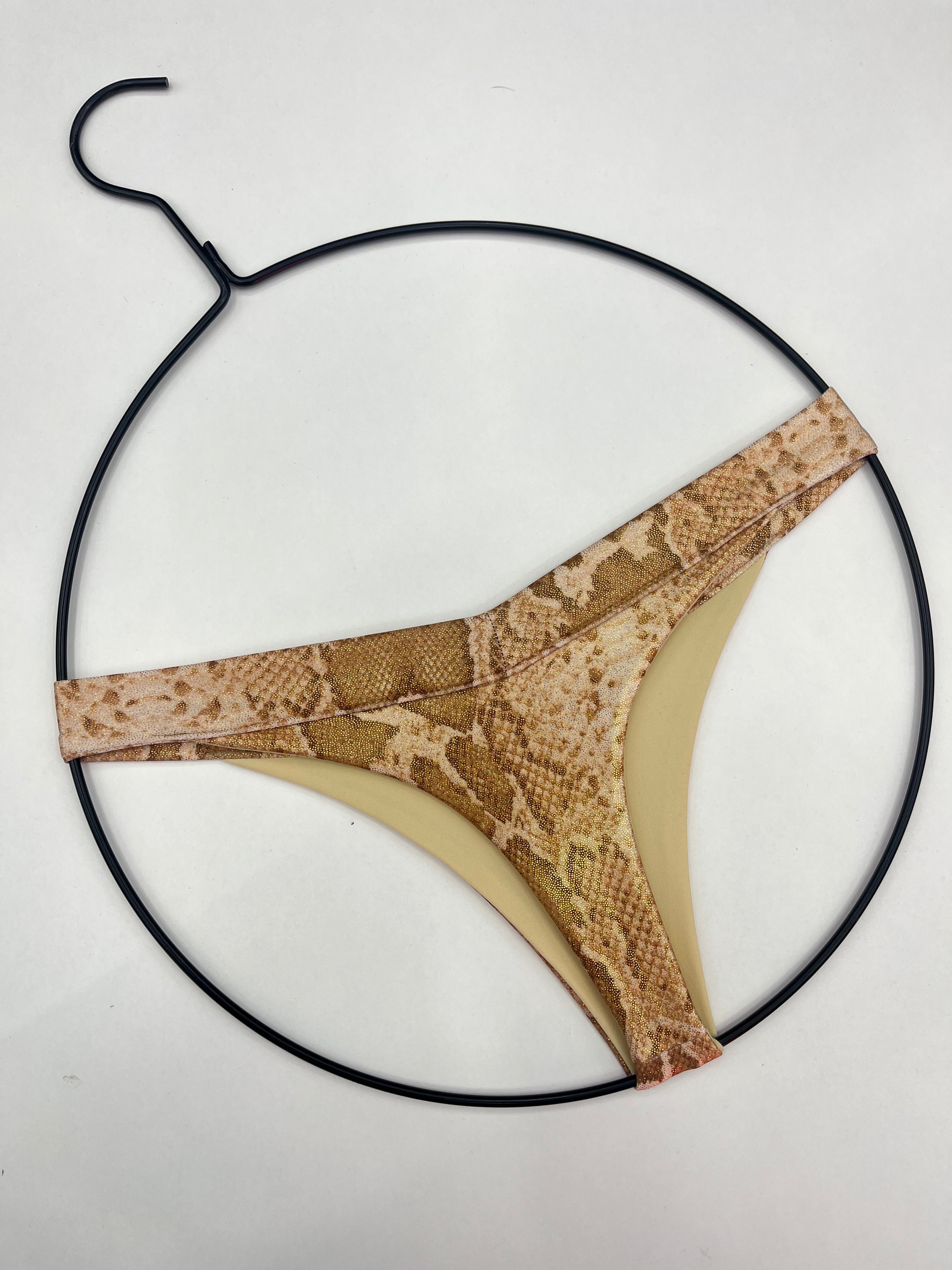 Hissy π Elliot // Bottom