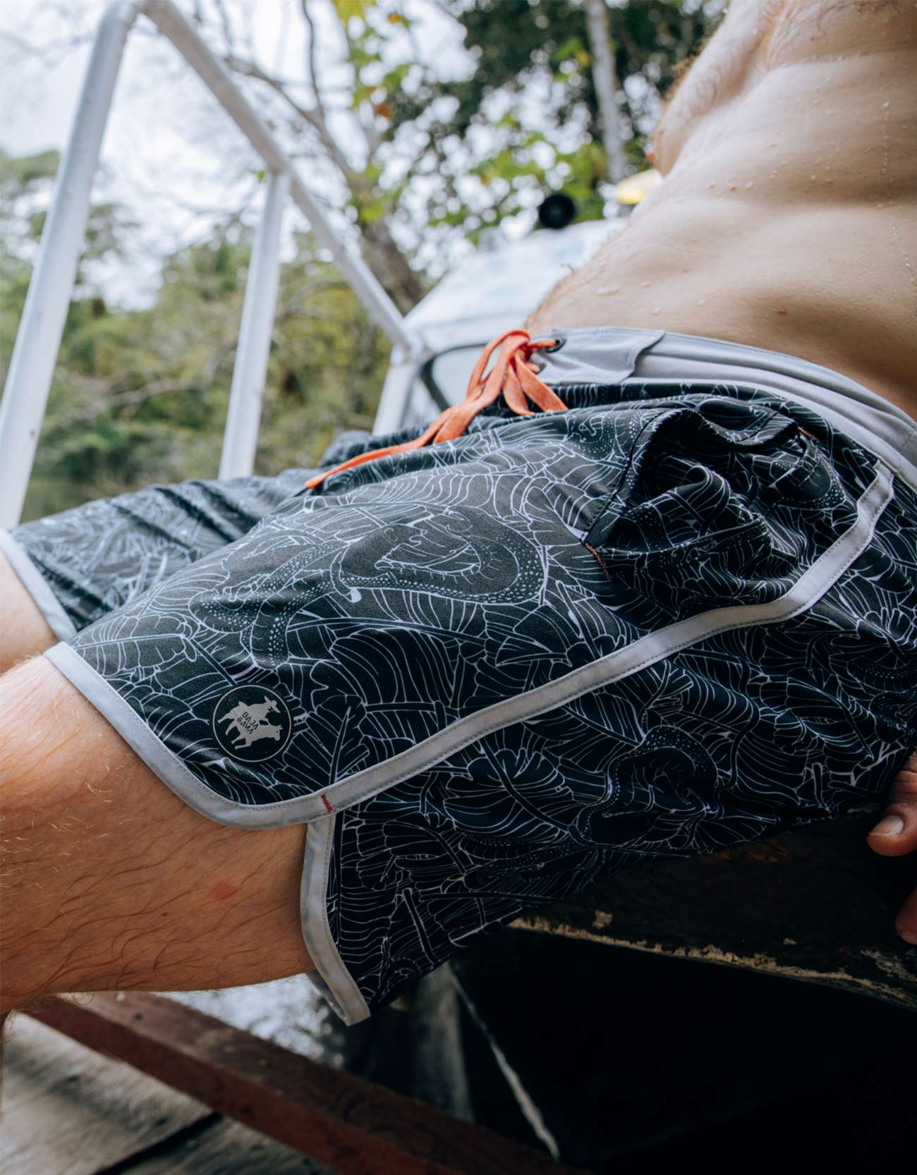 FAIR FIGHT BLACK - REMANSO 17" BOARDSHORTS