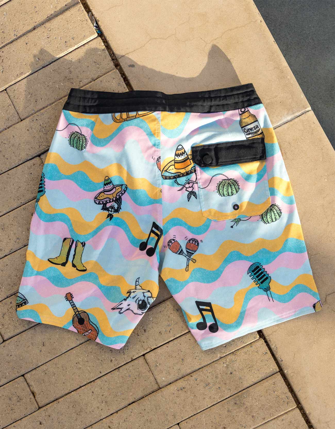 LOS THREE AMIGOS - SHIPWRECKS 18" BOARDSHORTS